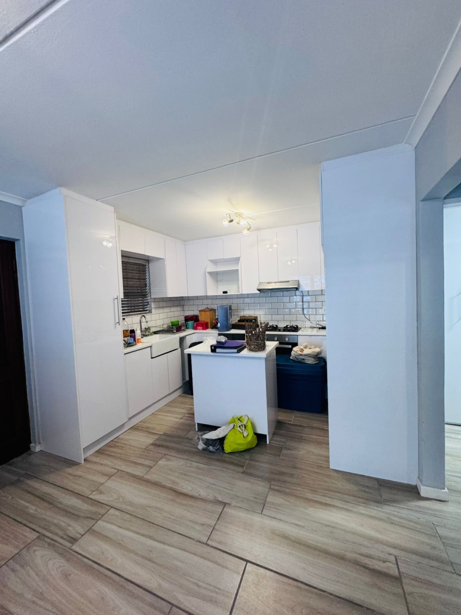 To Let 1 Bedroom Property for Rent in Guldenland Western Cape